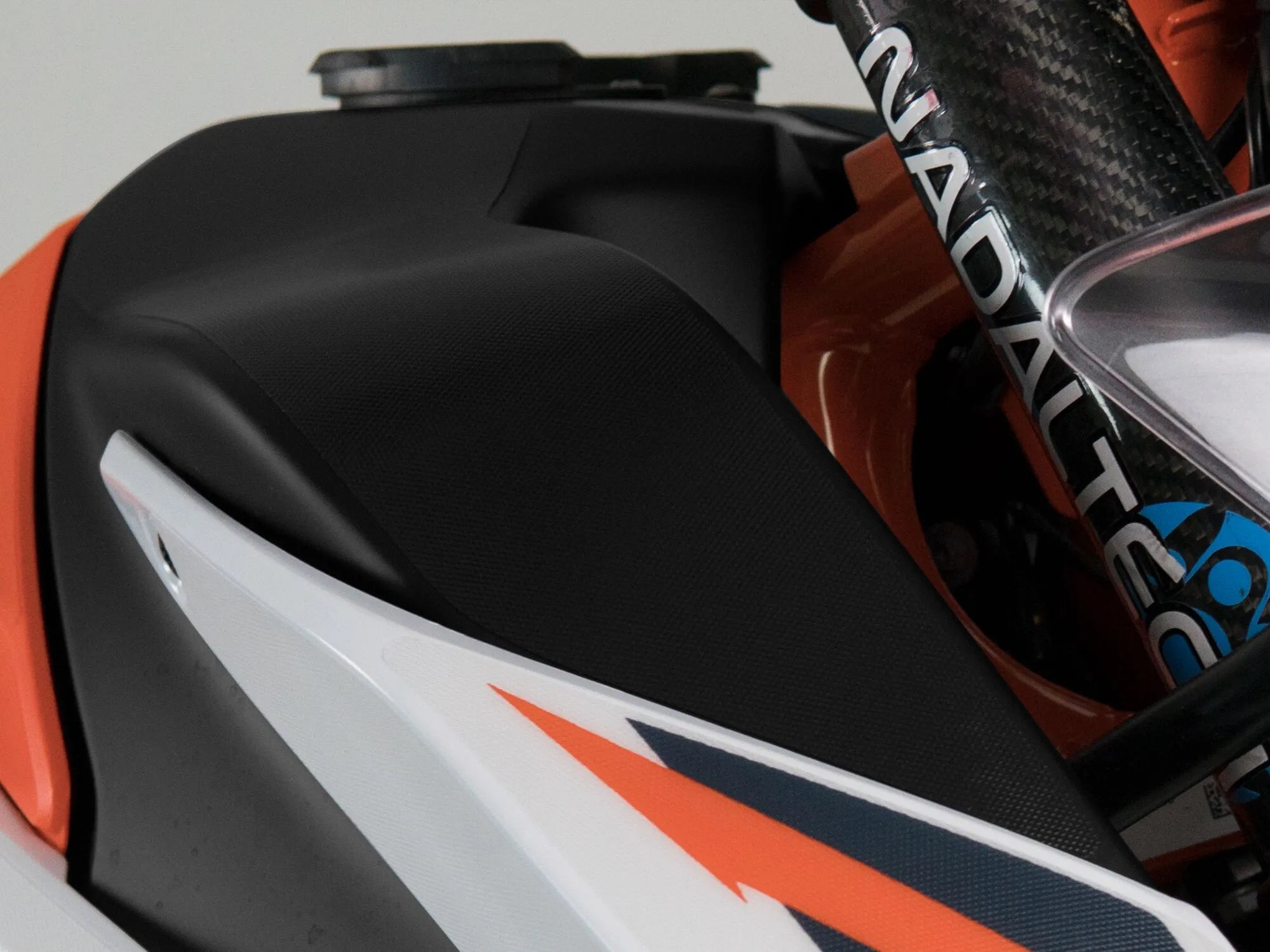 Uniracing Scratch Saver For Ktm - Black Vinyl Tank Protection