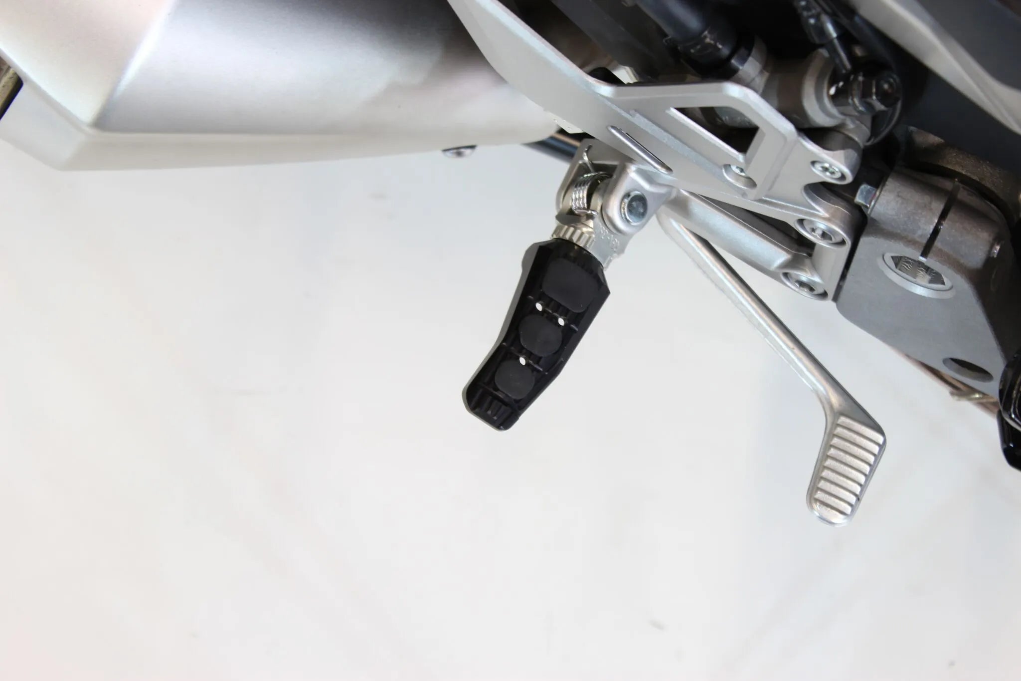 GILLES TOOLING UF20 Footpegs for Pillion