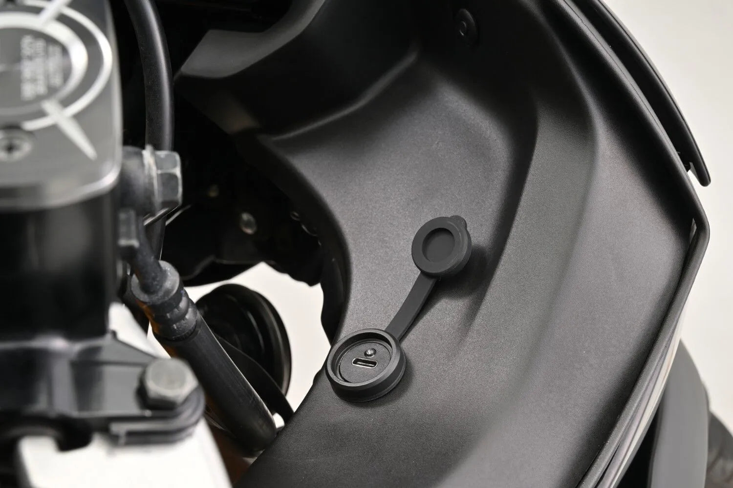 Daytona Usb Charging Port - 5v/2.4a Output