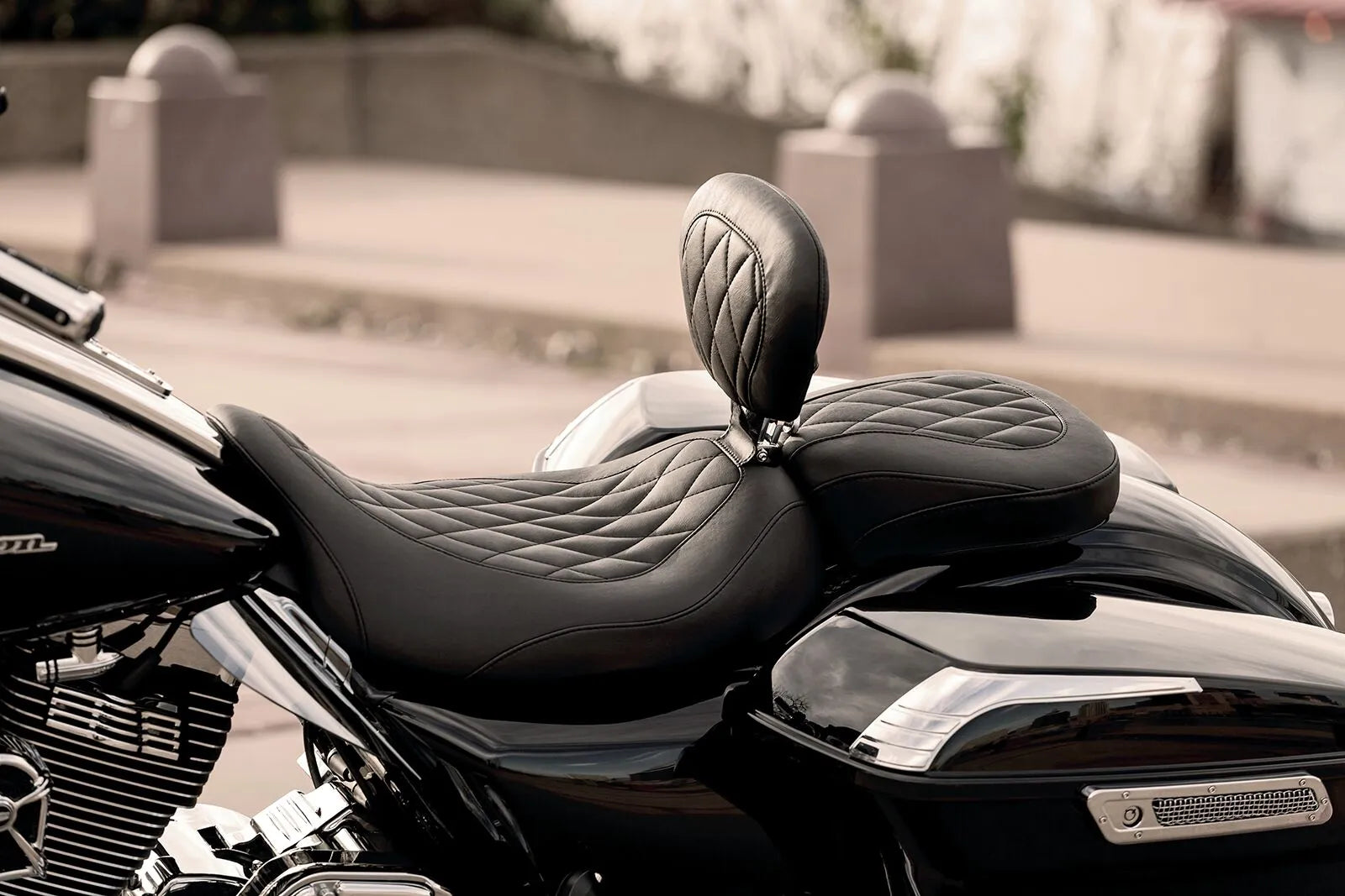 Mustang Wide Tripper Solo Seat W/ Backrest - For Harley Davidson