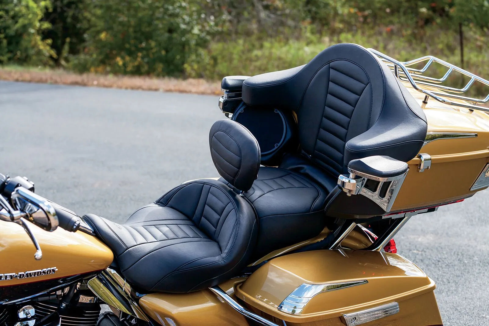 Mustang One-piece Deluxe 2-up Touring Seat - For Harley Davidson
