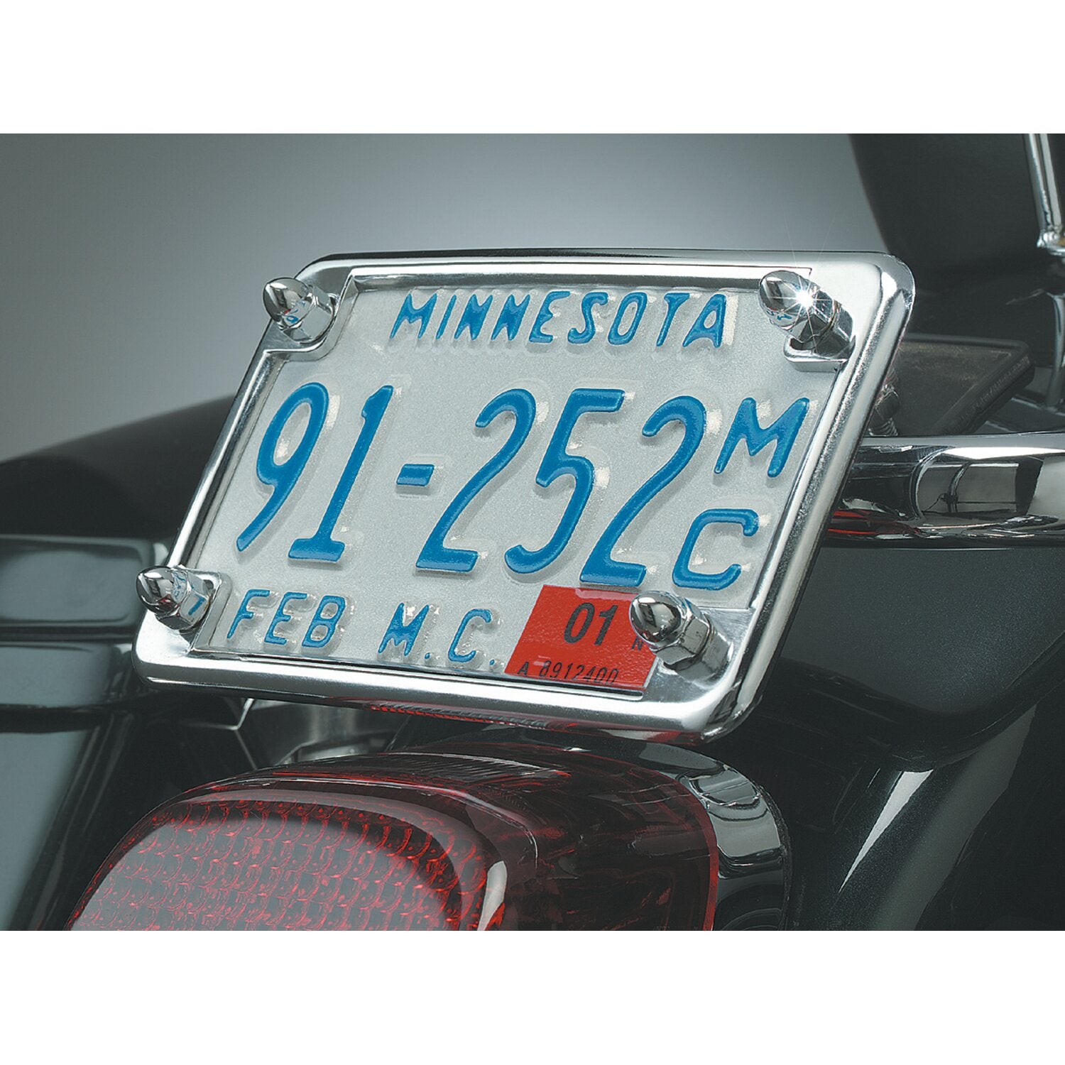 Kuryakyn Road King laydown license plate bracket