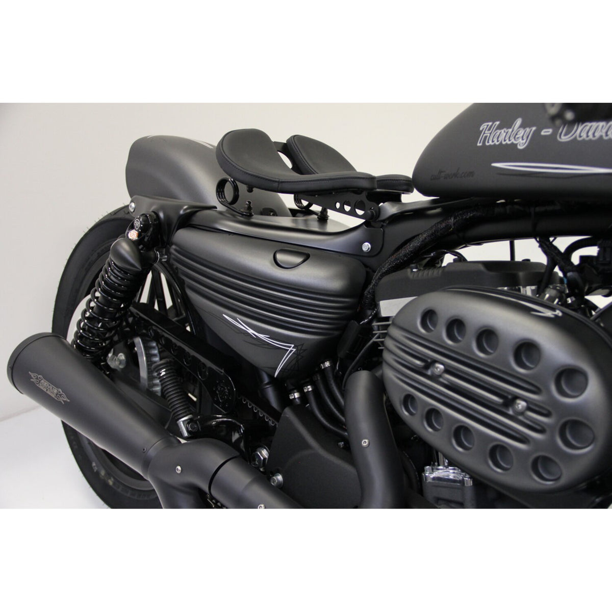 Cult-Werk 'Bobber' side cover set - Matte black