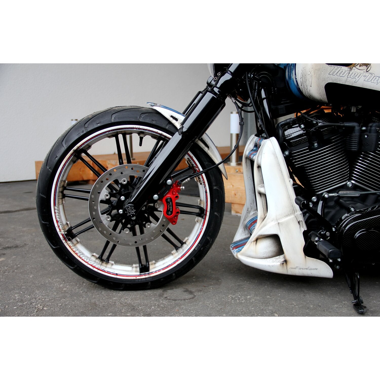 Cult-Werk radiator cover 'Racing' - Matte black