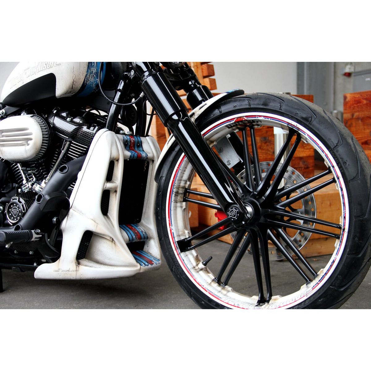 Cult-Werk radiator cover 'Racing' - Matte black