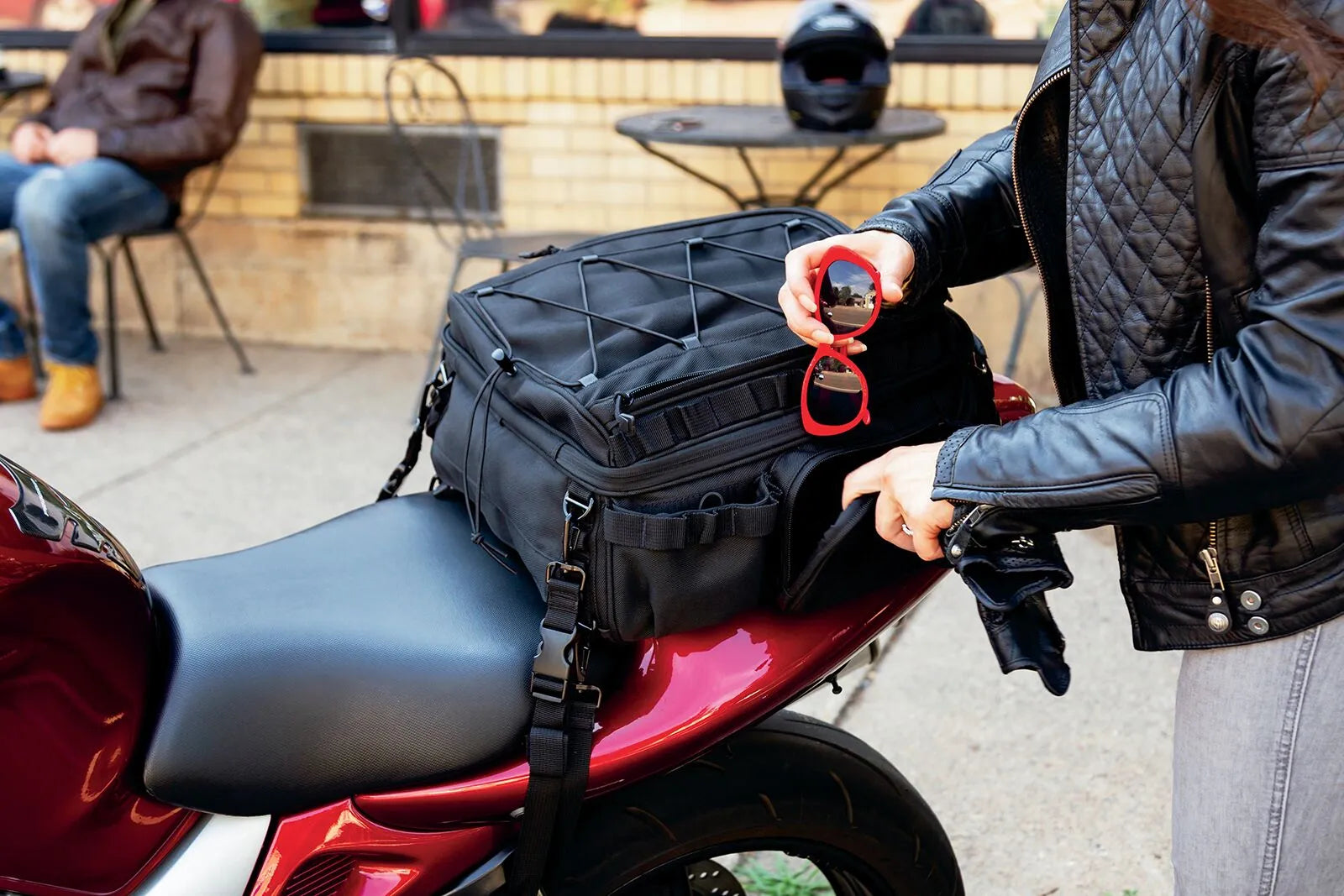 Kuryakyn Momentum Roamer Tail Bag - 30.5 Liters