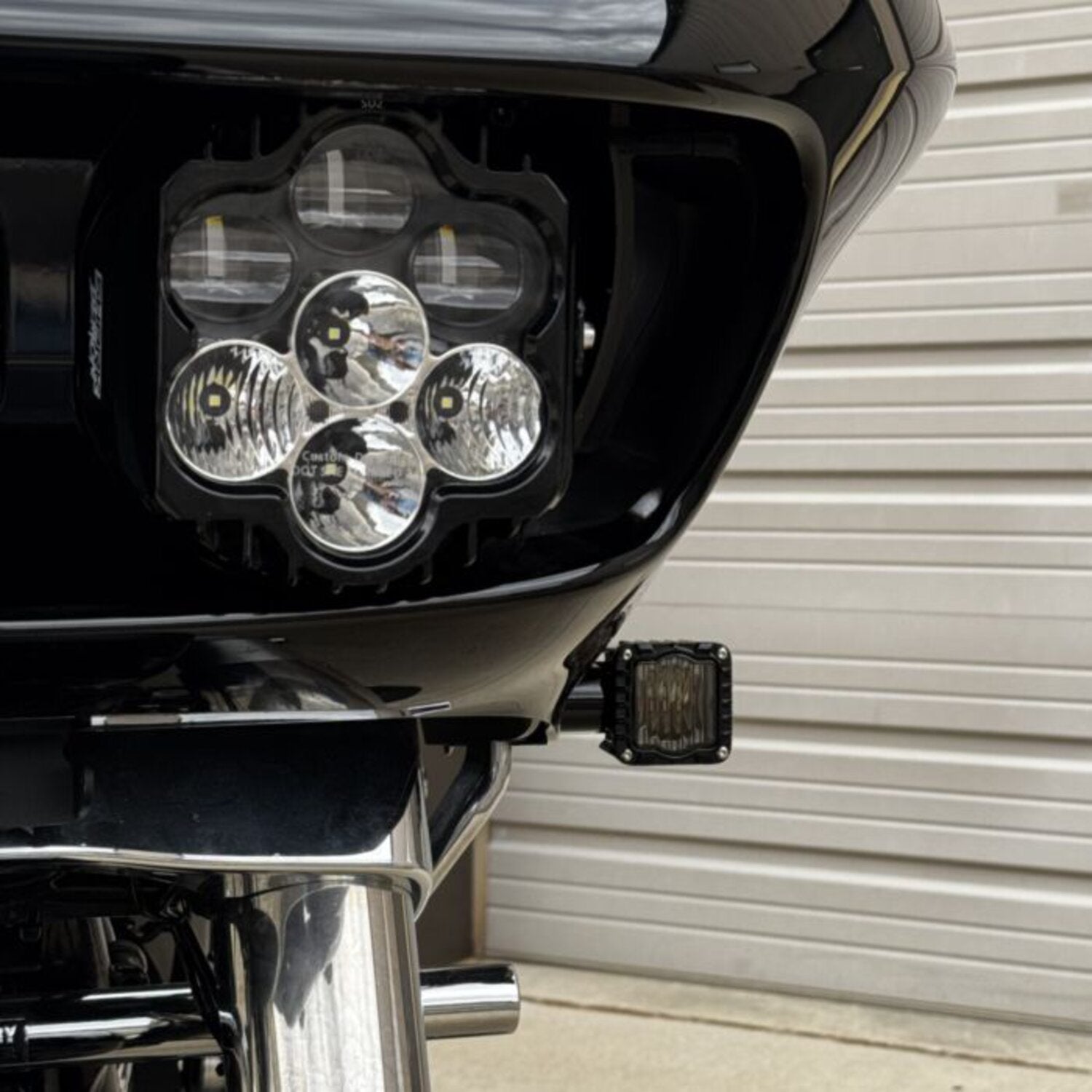 Custom Dynamics Shark Demon white/amber front turn signals