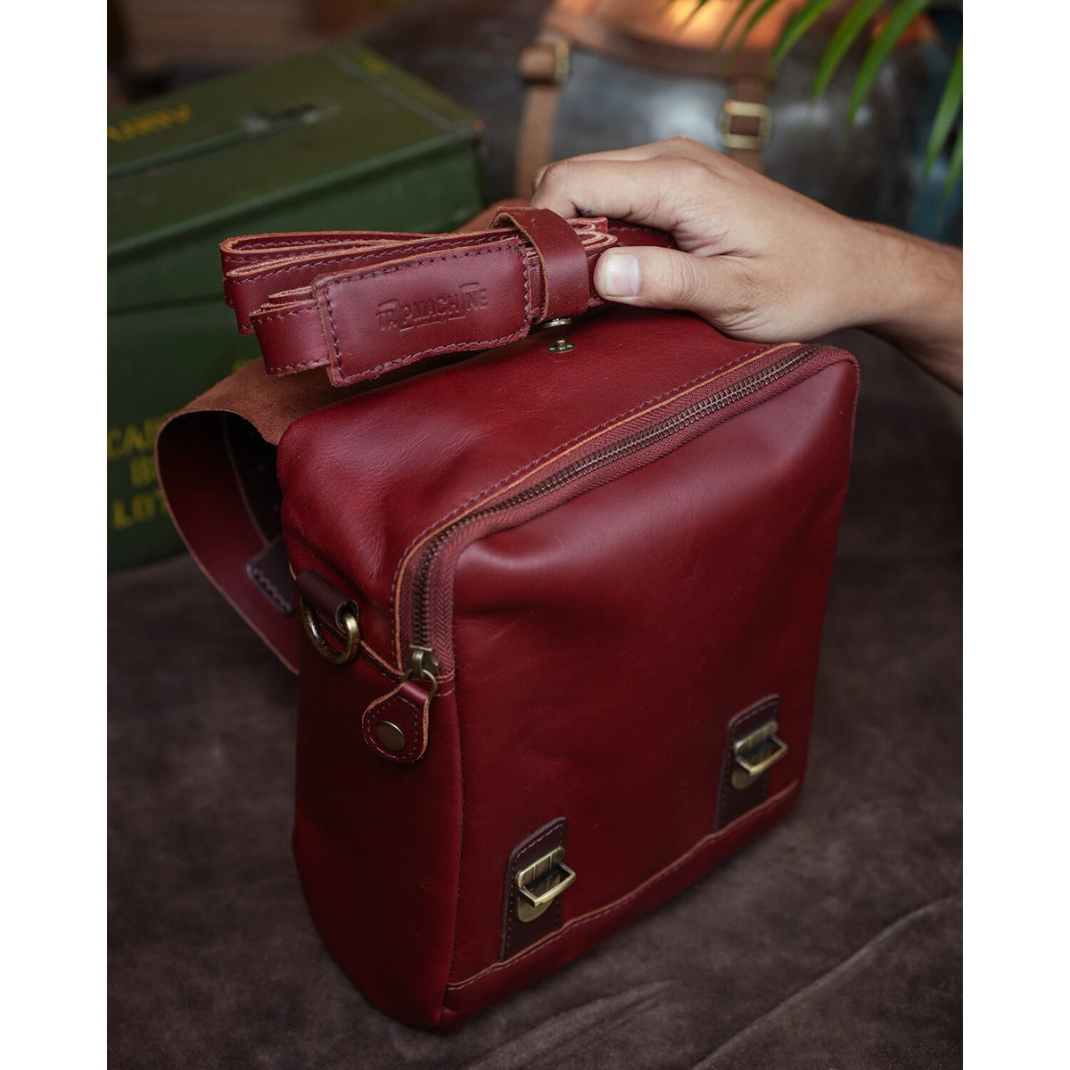 Trip Machine tank and tail bag - 4.4 liter - Cherry