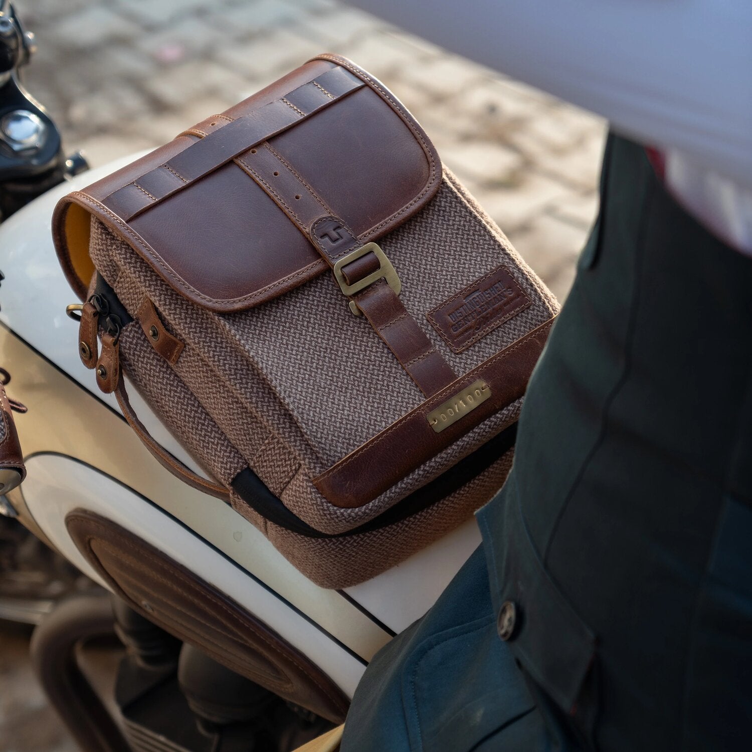 Trip Machine x DGR Cartographer tank bag cognac