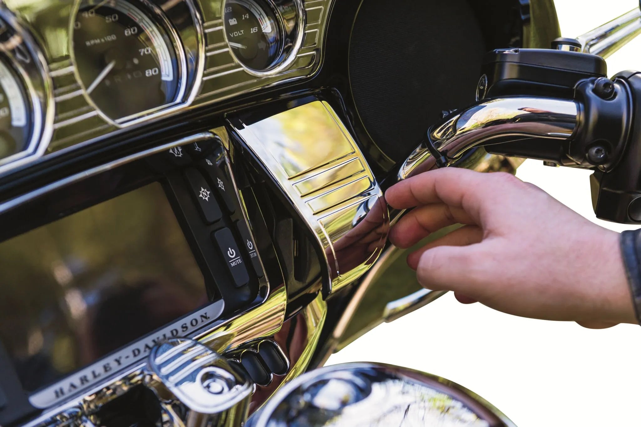 Kuryakyn Tri-line Stereo Trim - Chrome