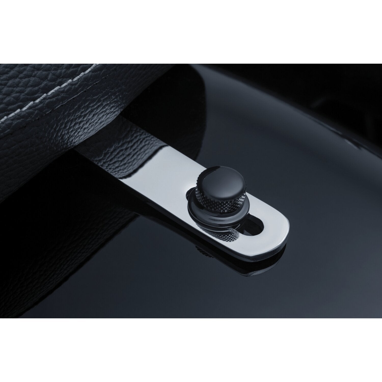 Kuryakyn Quick release seat screw