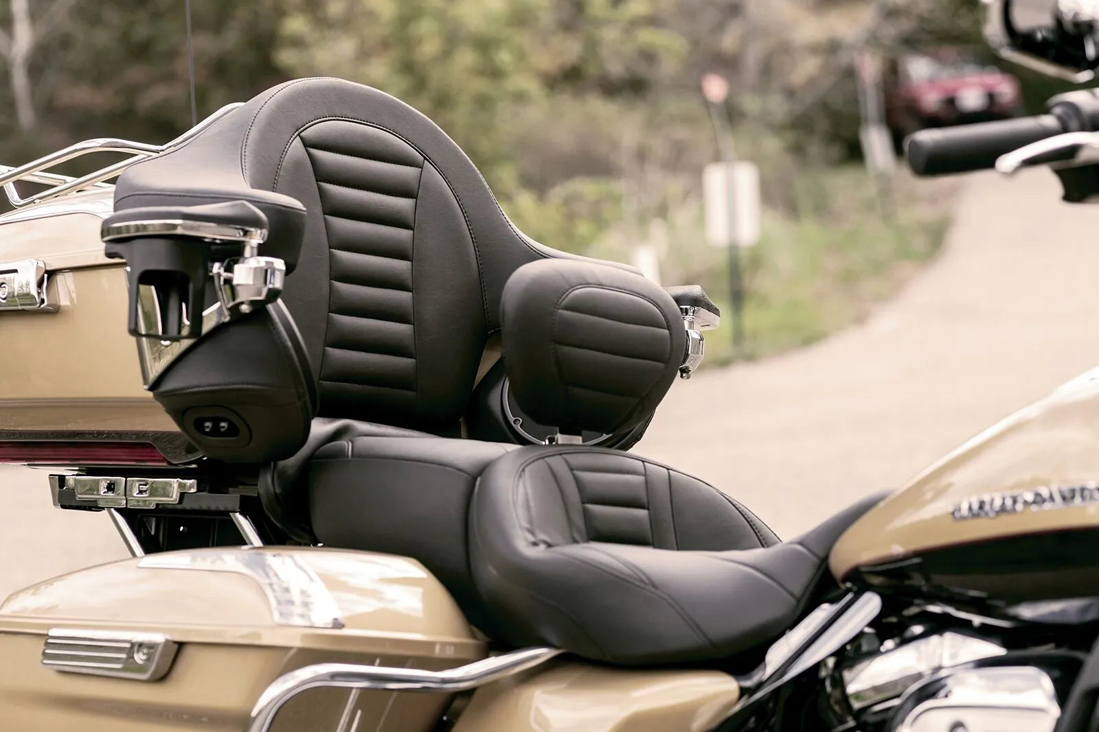 Mustang One-piece Deluxe 2-up Touring Seat - For Harley Davidson