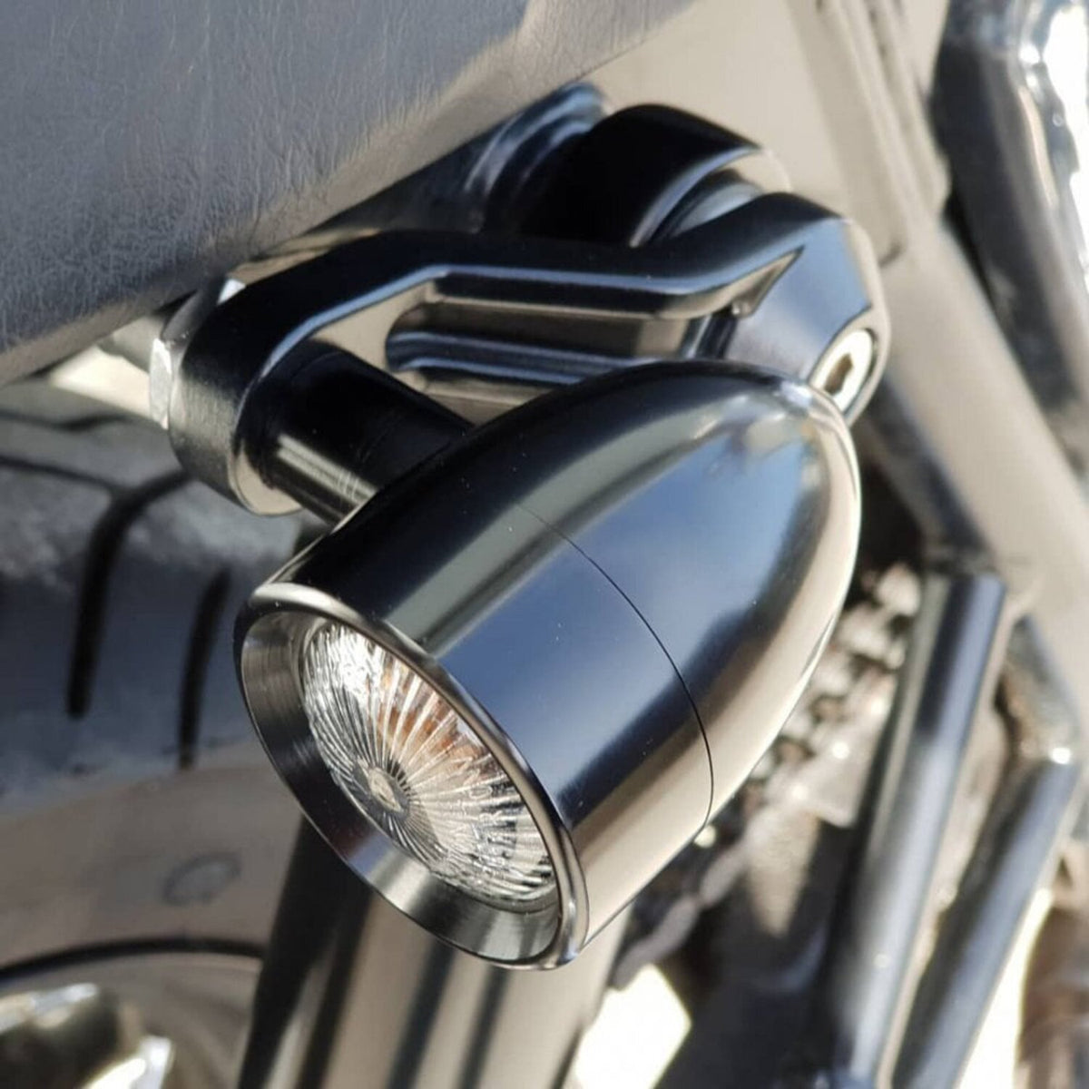 Motone ribbed Triline turn signal brackets - Black