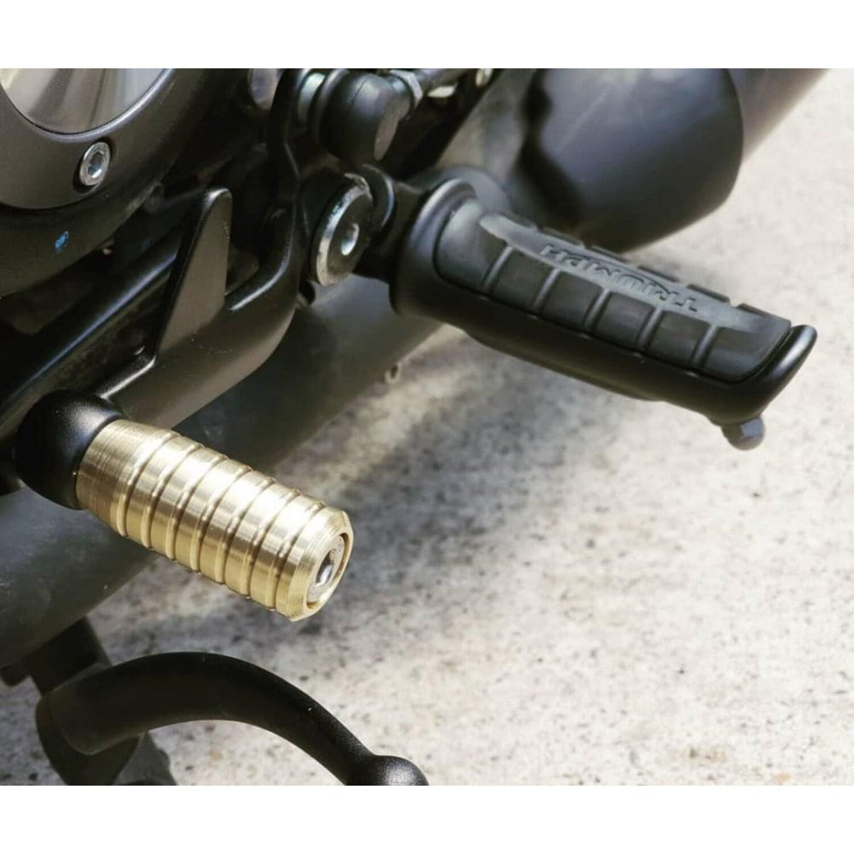 Motone shifter end peg ribbed - Brass