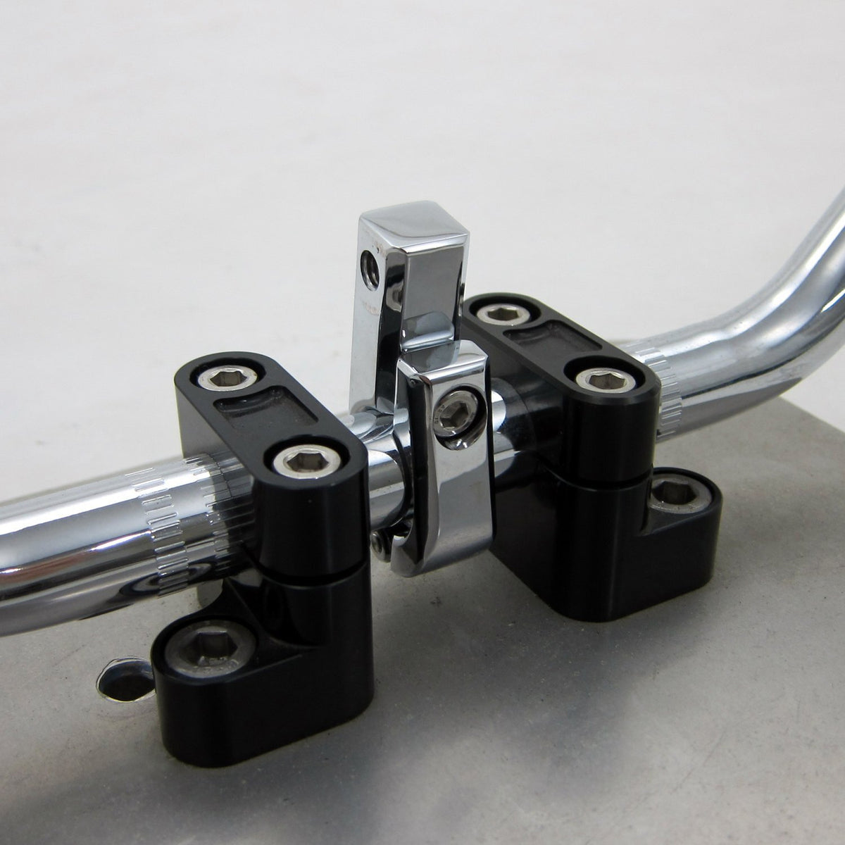 Daytona universal bracket - Side-mount - 7/8" ID - M10 thread