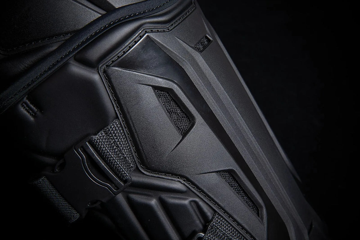 Icon Field Armor 3 Knee Protectors Black