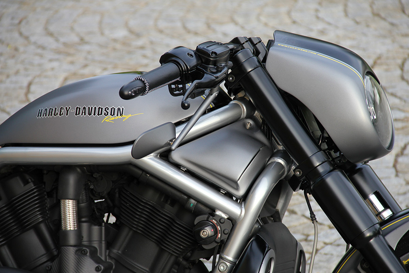 Cult-Werk Headlight Mask V-Rod – Windshield