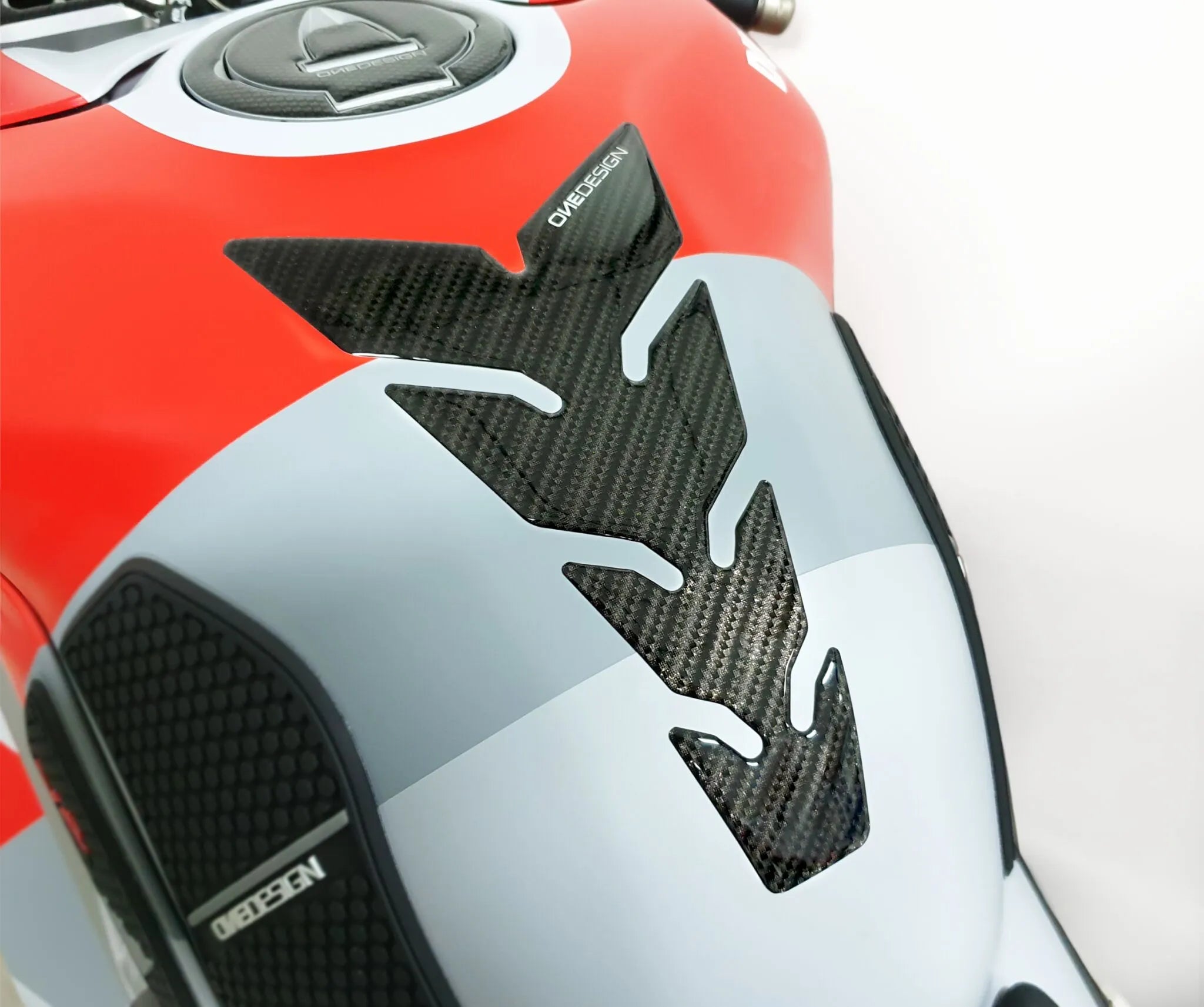 Onedesign Resin/soft Touch Tank Pad - Universal Fit