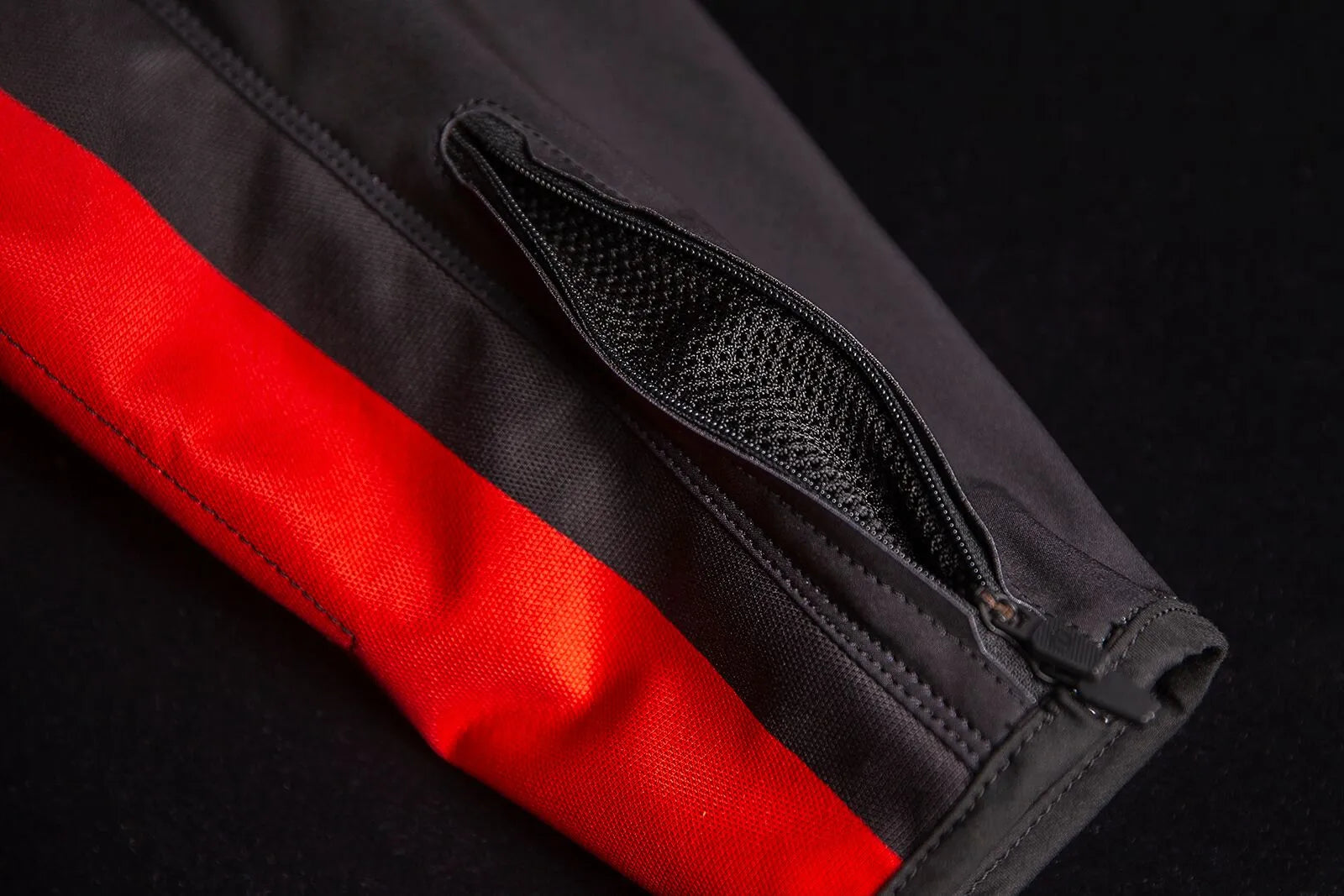 Icon Airform Retro Jacket - Black/Red/White