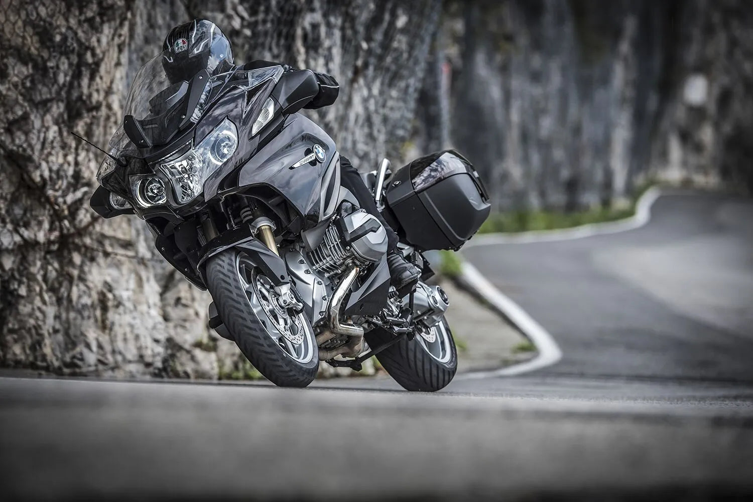 Metzeler Roadtec 01 Tire 140/80-17 Rear